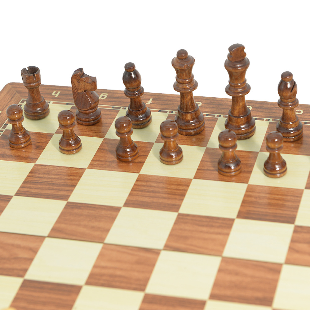 Magnetic Wooden Folding Chess  - Board Game Yearbook recension och pris