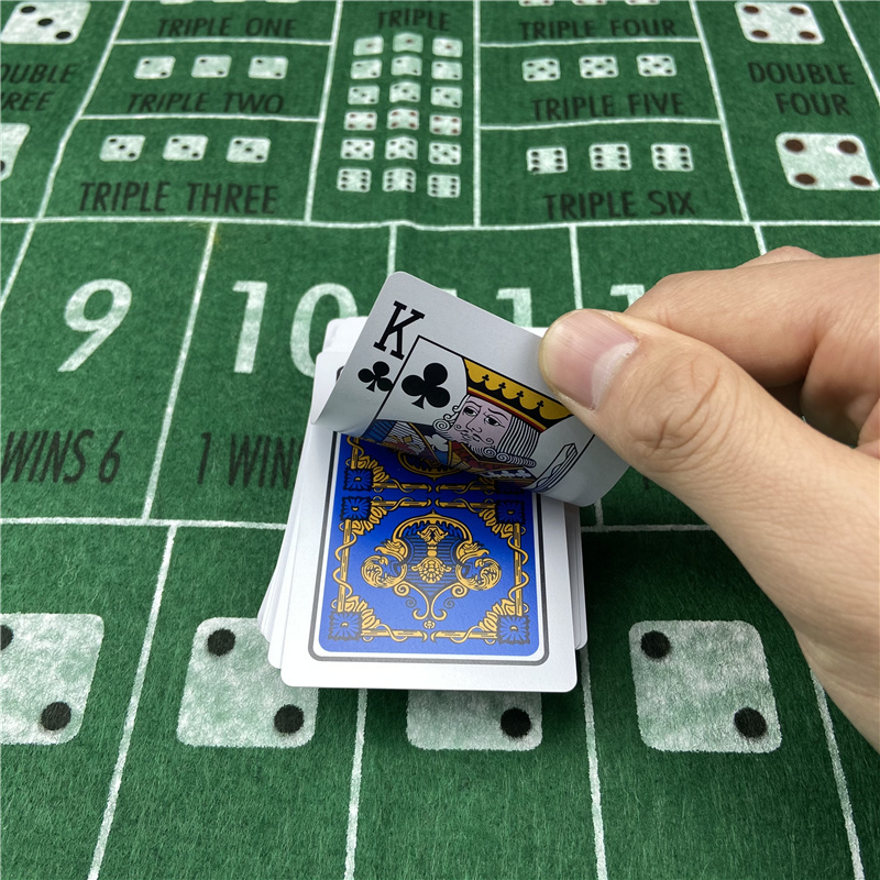 New 2pcs Playing Cards  Plasti - Board Game Yearbook recension och pris