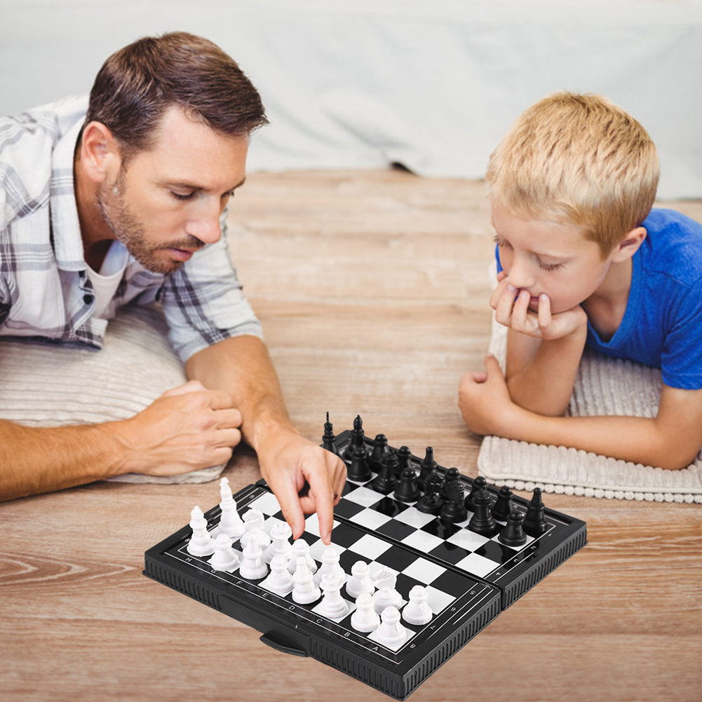 Mini Chess Board Interesting C - Board Game Yearbook recension och pris