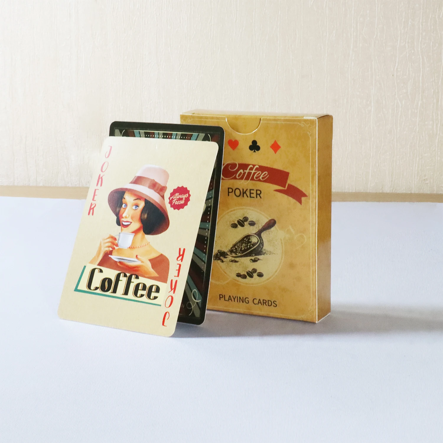Coffee Paper Playing Cards Vin - Board Game Yearbook recension och pris