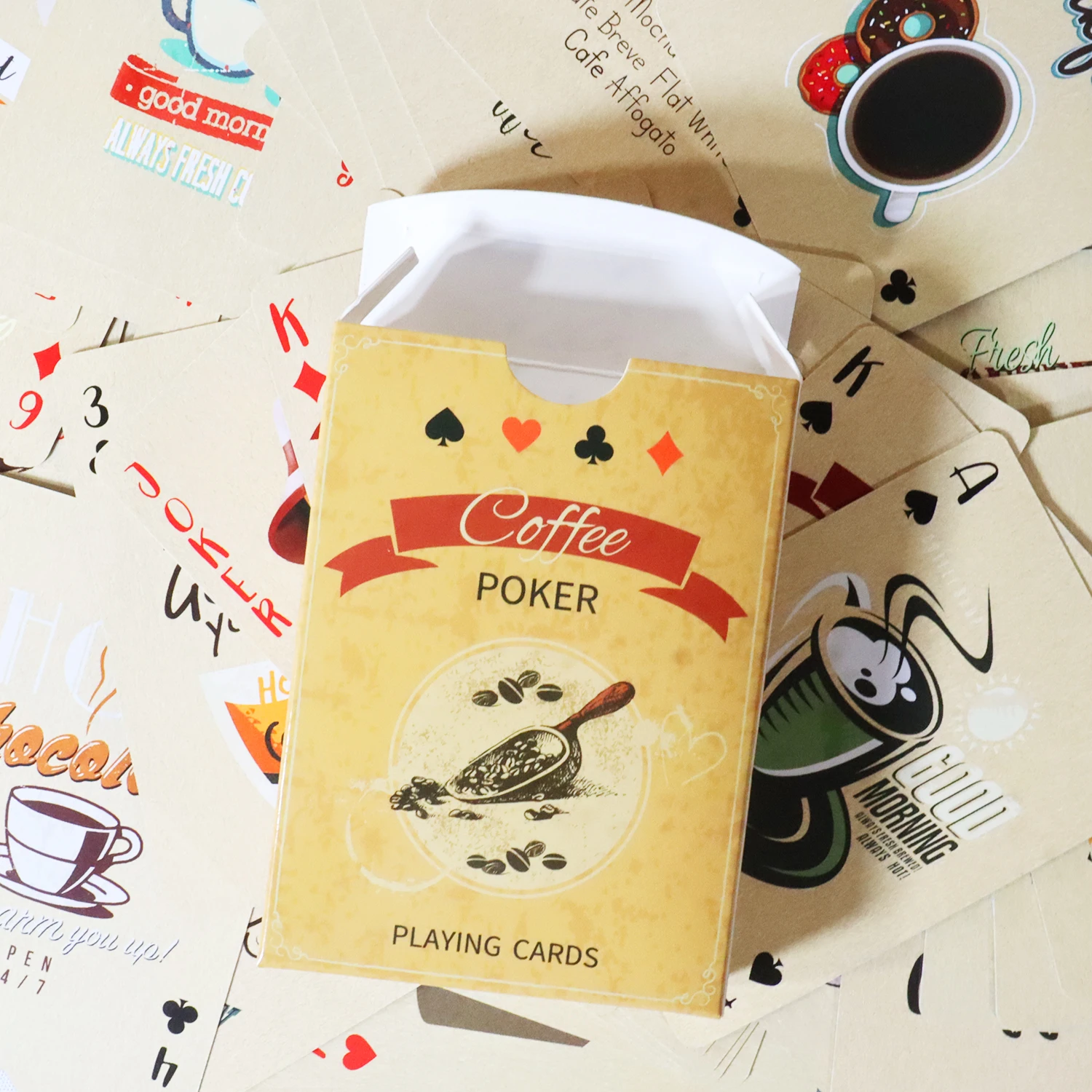 Coffee Paper Playing Cards Vin - Board Game Yearbook recension och pris