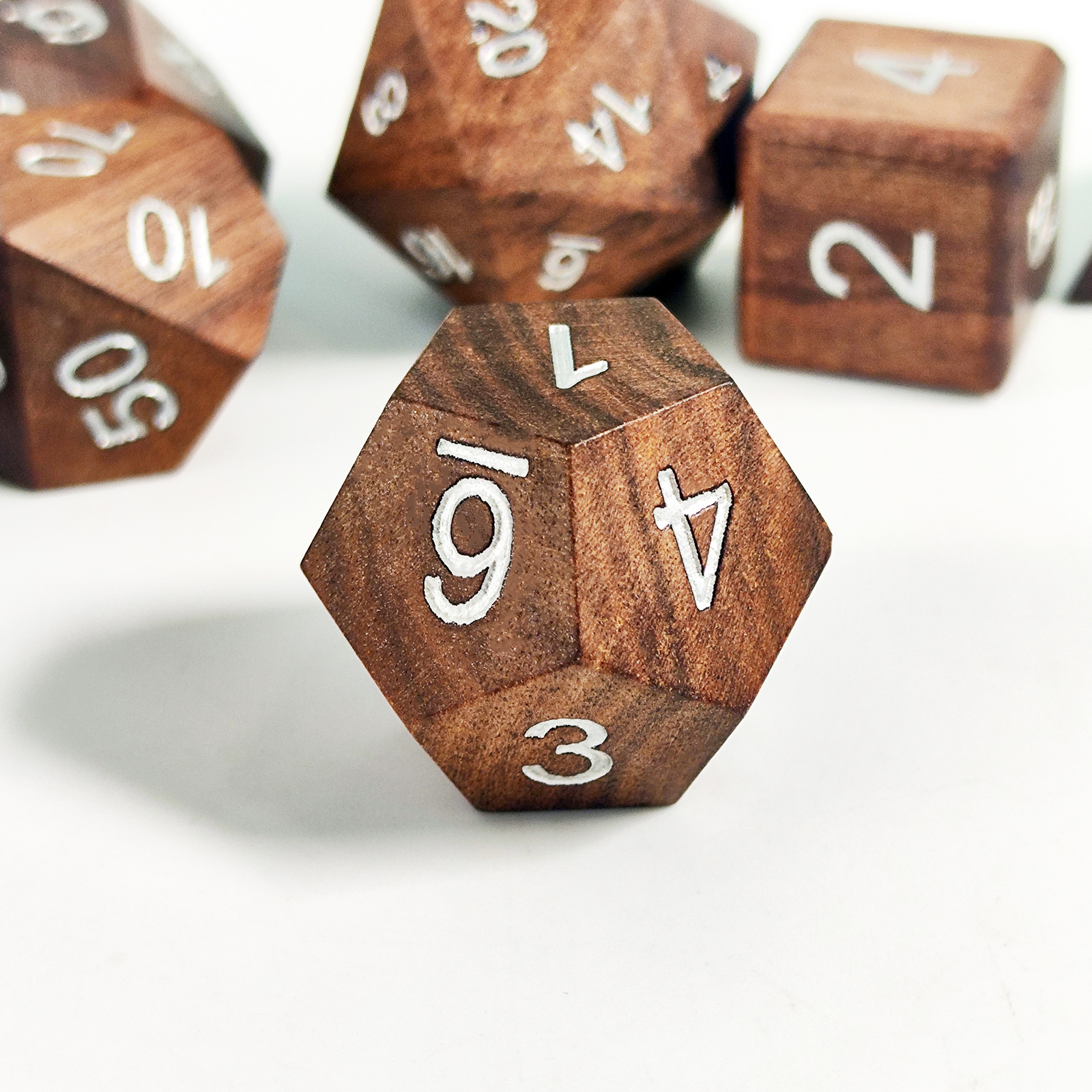DND Wooden Dice for board game - Dice Tower Wooden recension och pris