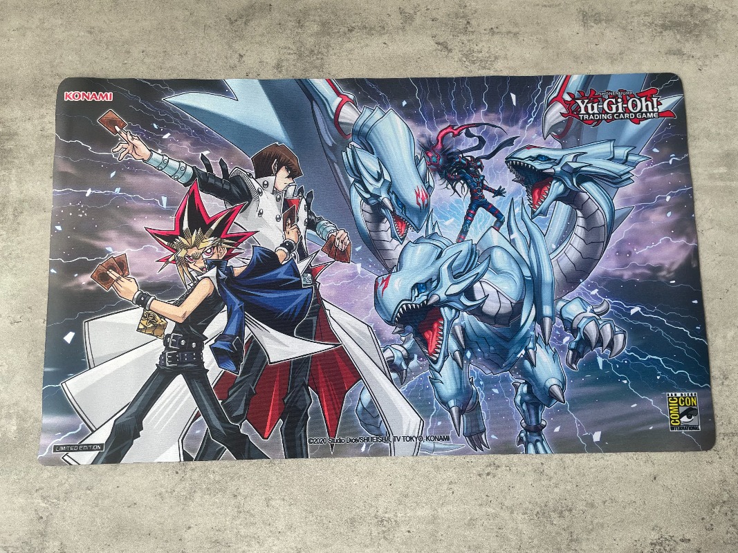 600x350mm Yu-Gi-Oh! Dragon Mas - Board Game Master recension och pris