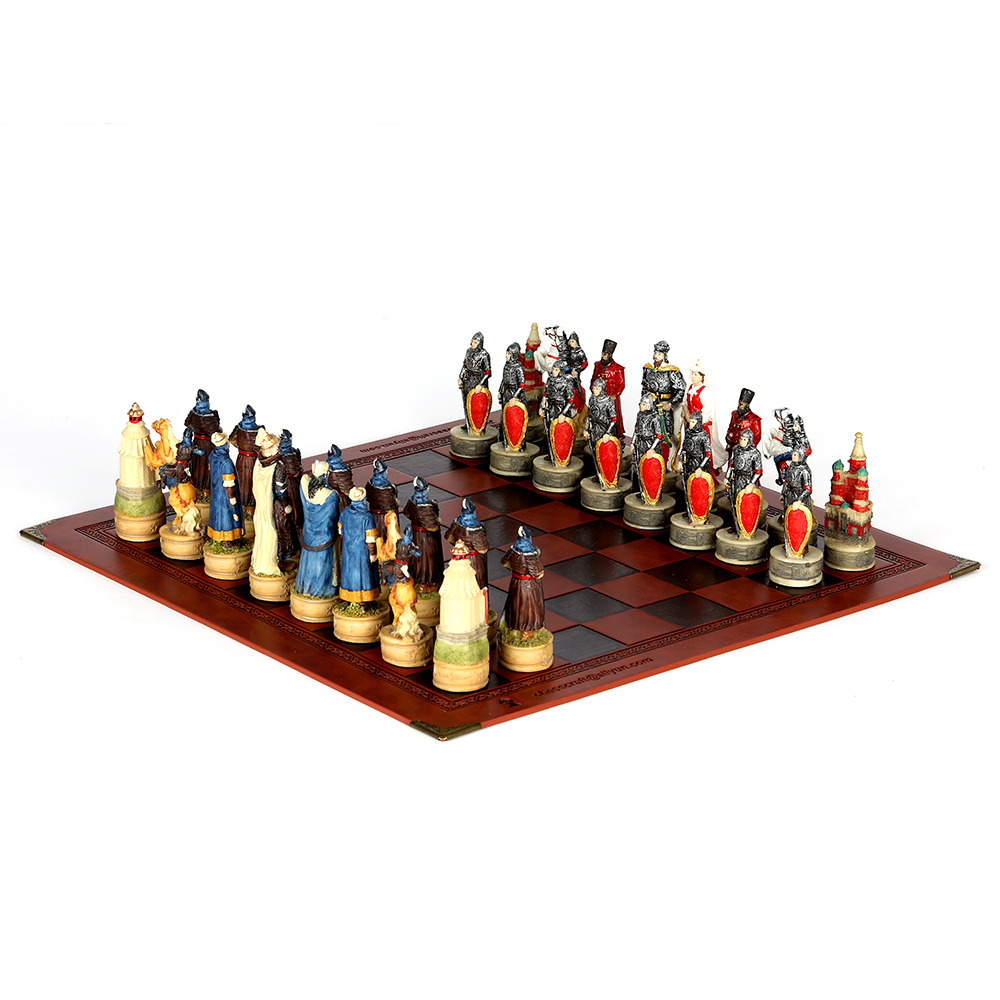 War-themed Chess Set Genghis K - Board Game Yearbook recension och pris