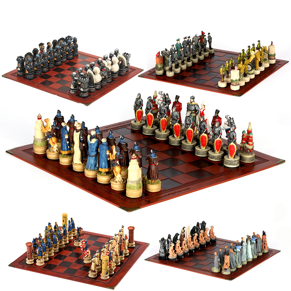 War-themed Chess Set Genghis K - Board Game Yearbook recension och pris