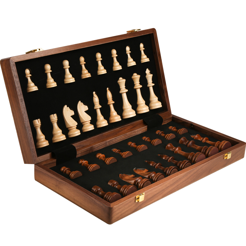 34PCS Luxury Chess Set, 39x39  - Board Game Yearbook recension och pris